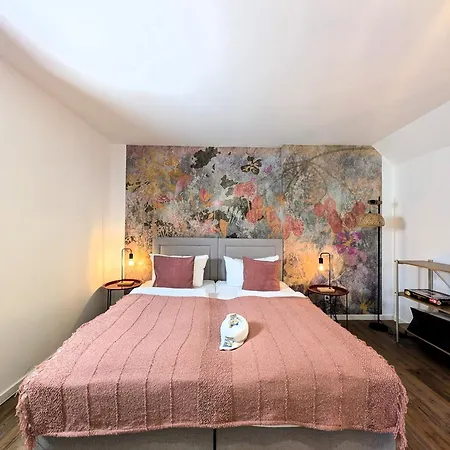 Bohnapartments Schiller 7- Penthouse- Wlan- Parking- Citynah Apartment *