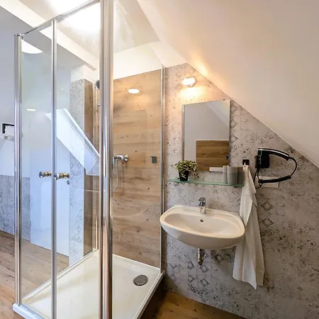 Bohnapartments Schiller 7- Penthouse- Wlan- Parking- Citynah דירה *