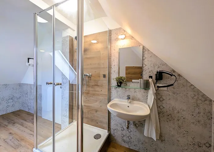 Bohnapartments Schiller 7- Penthouse- Wlan- Parking- Citynah Lägenhet *